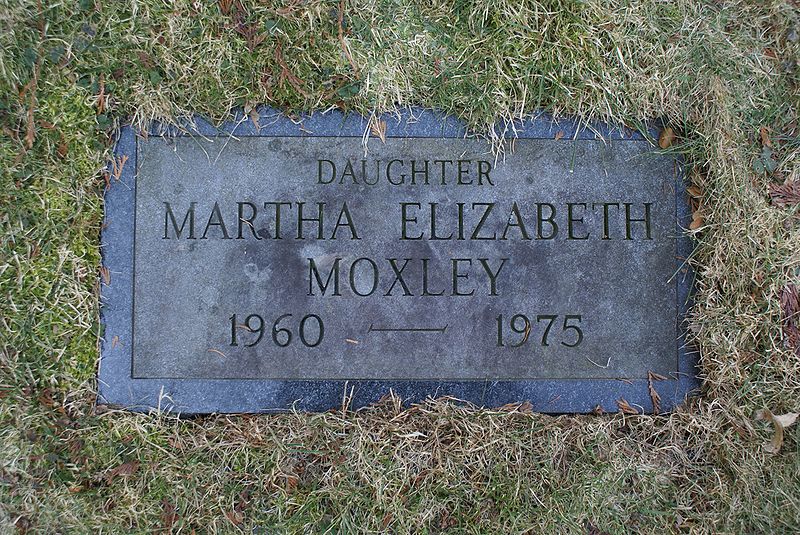 File:Martha Moxley footstone 800.jpg