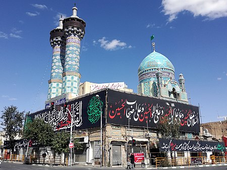 Mausoleum of Yahya 02.jpg