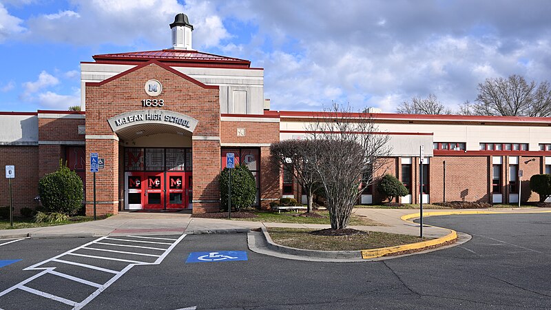 File:McLean High School entrance McLean VA 2023-12-29 14-13-56.jpg