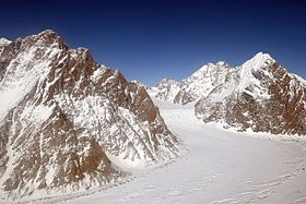 Glacier de Midgard, au sud-est de la chaîne montagneuse.