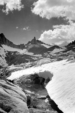 Meilenstein Mtn Huber 1932.jpg