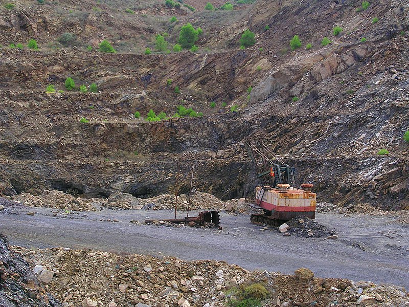 File:Minería Marchita, silencio, la naturaleza se encarga. - panoramio.jpg