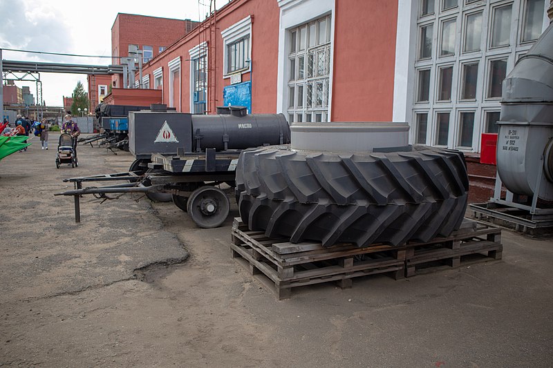 File:Minsk Tractor Works MTZ open day 2021 — factory buildings 25.jpg