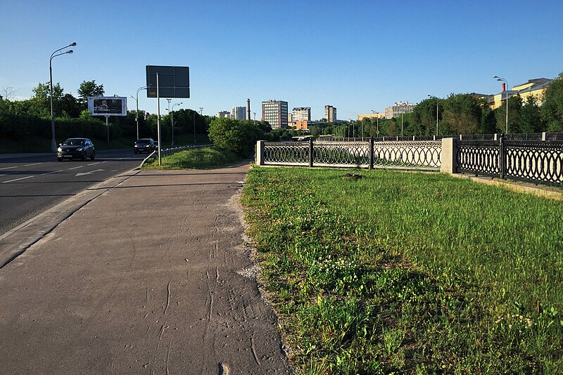 File:Moscow, right bank of the Yauza north of Glebovsky Bridge (31278657931).jpg