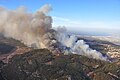 De bosbrand op de Karmel van bovenaf-opzij gezien