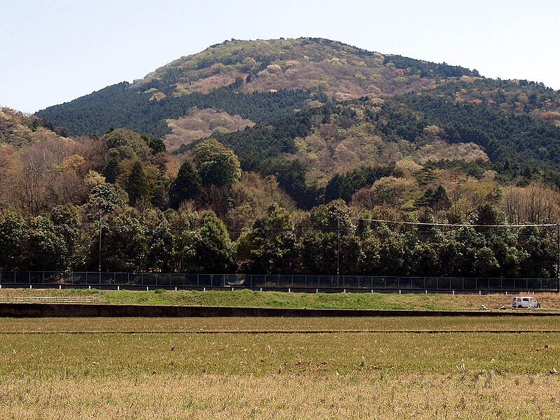 File:Mount Sukumo 20100426 (A).jpg