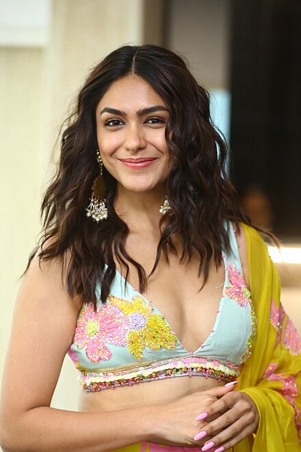 Mrunal Thakur - Wikiwand