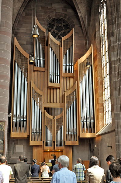 File:Nürnberg Frauenkirche Orgel (1).jpg