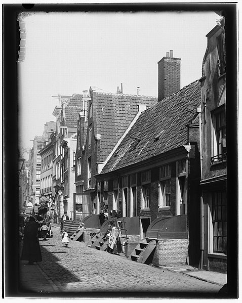 File:Nieuwe Wagenstraat 1 tm 9 en 17 (ged) (vlnr) Jacob Olie (max res).jpg