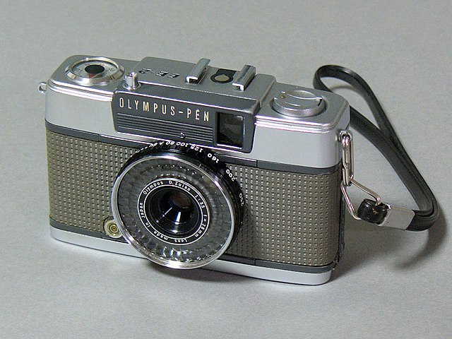 ハーフサイズカメラ - Wikipedia