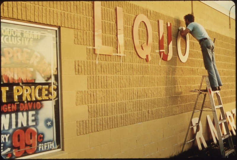 File:OTTO PFEIFFER PAINTING ONE OF THE SIGNS HE MAKES FOR COMMERCIAL CLIENTS IN NEW ULM, MINNESOTA. HE IS A DESCENDANT OF... - NARA - 558346.tif