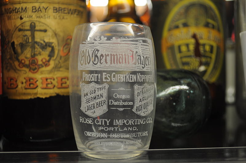 File:Old German Lager glass 01.jpg