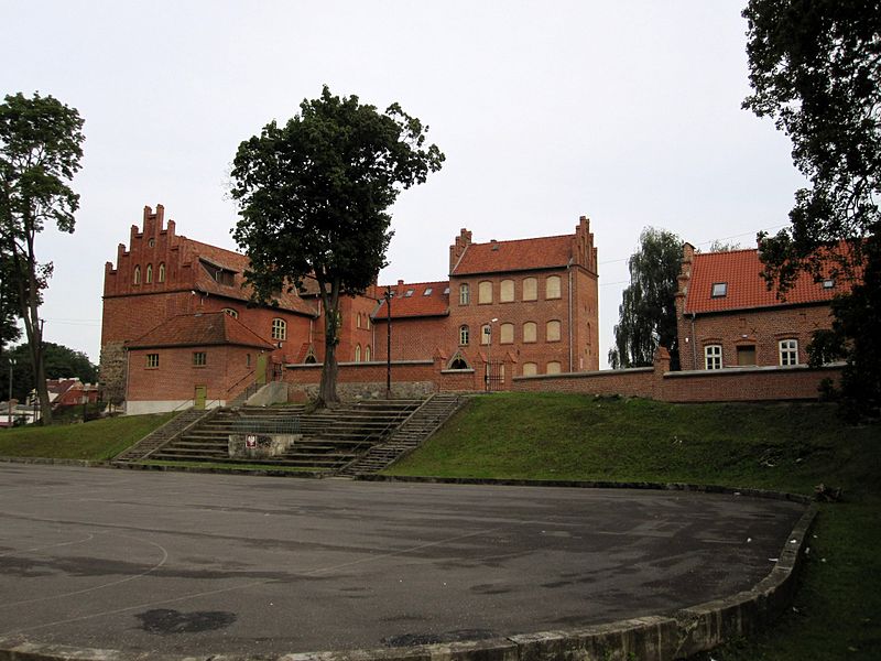 File:Olsztyneki - zamek (05).jpg