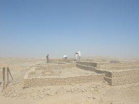 Археологический объект Отрар во время песчаной бури