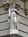 Sainte Catherine, à l'angle de la rue Madame-de-Sévigné.