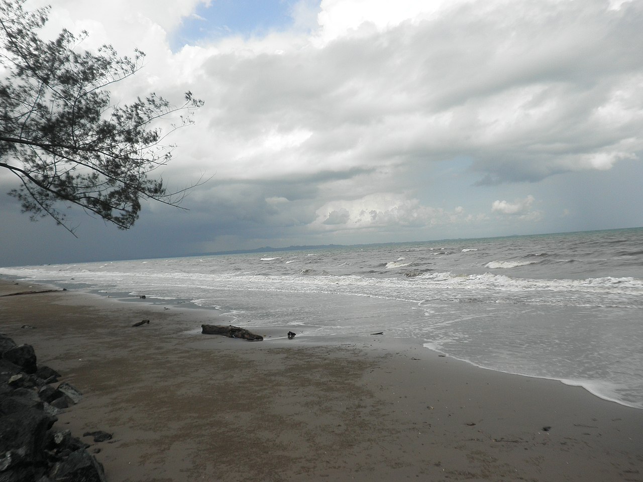 Pagatan_Beach_Batulicin_-_panoramio