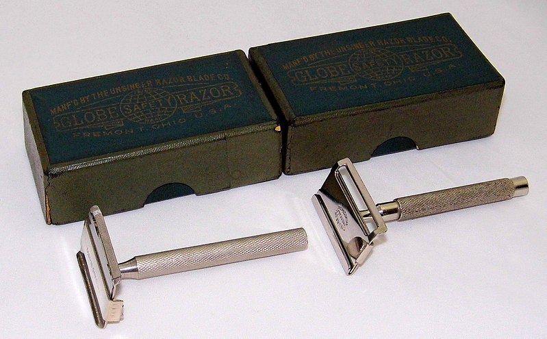 File:Pair Of Antique Globe Safety Razors, Manufactured By The Unsinger Razor Blade Company Of Fremont Ohio, Left - August 31, 1909 Patent Date, Right - Patent Applied For (41802172851).jpg