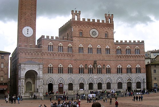 Palazzo Pubblico (1297), also seat of Siena Town Hall, Tuscany, Italy