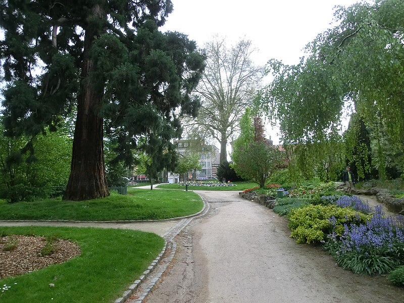 File:Parc Olry - allée.JPG