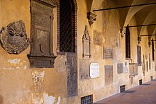Convento di San Domenico a Bologna. Una parete del portico del chiostro.