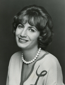 https://upload.wikimedia.org/wikipedia/commons/thumb/f/f5/Penny_Marshall_1976.png/220px-Penny_Marshall_1976.png