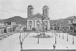 Plaza Colón et Nuestra Señora de la Candelaria c1898 - Mayagüez Puerto Rico.jpg