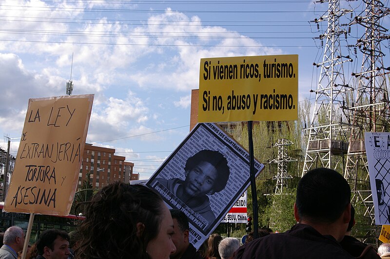 File:Pobreza y racismo (2410513876).jpg