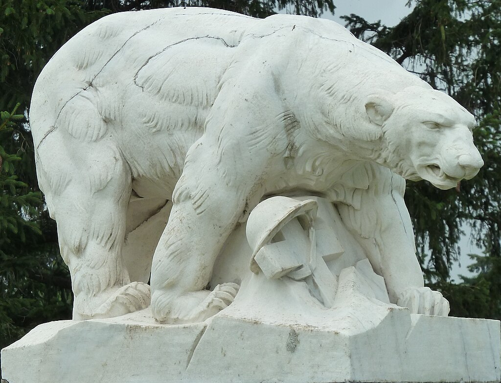  Polar Bear Monument left-front 