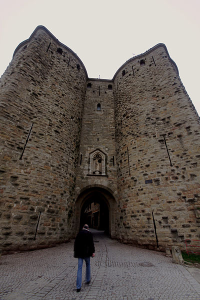 File:Porte Narbonnaise - Carcassonne 2014.jpg