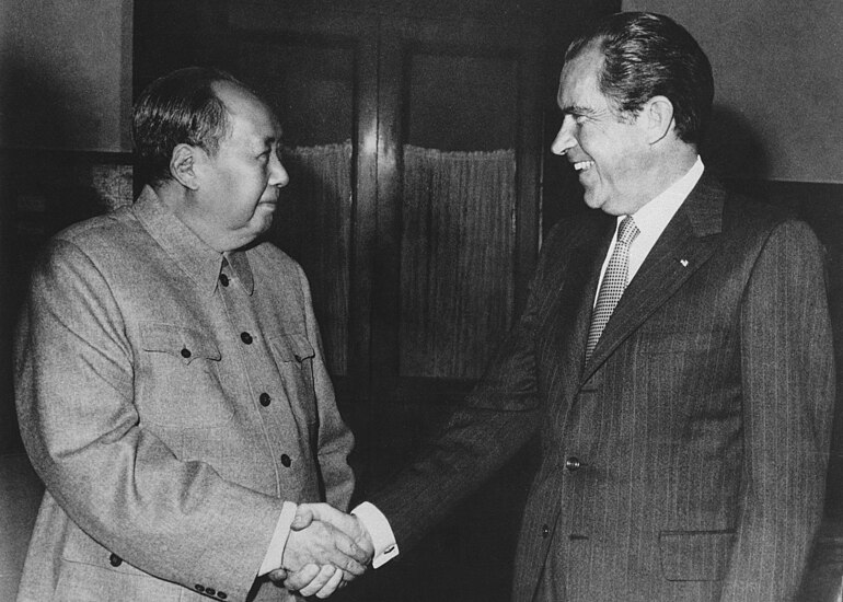 File:President Richard Nixon and Mao Zedong.jpg