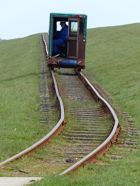 File:Privatlore Halligbahn Dagebüll–Oland–Langeneß 2023c.jpg