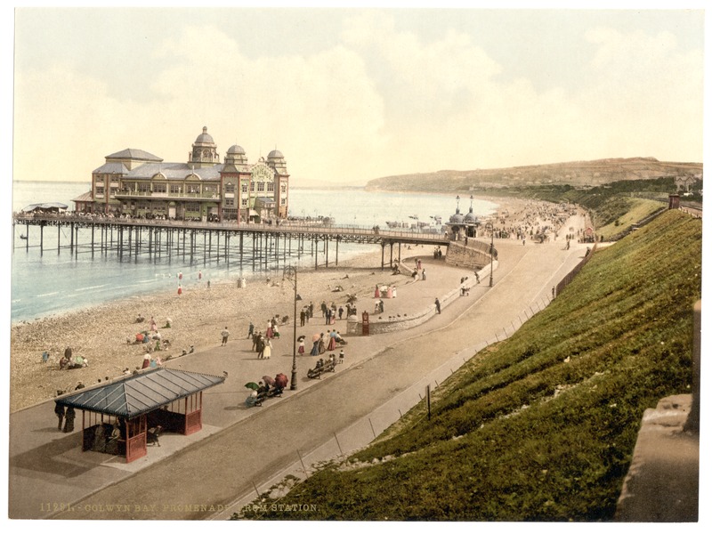 File:Prominade (i.e., promenade) from station, Colwyn Bay, Wales-LCCN2001703463.tif