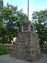 Monumentul din parcul localității