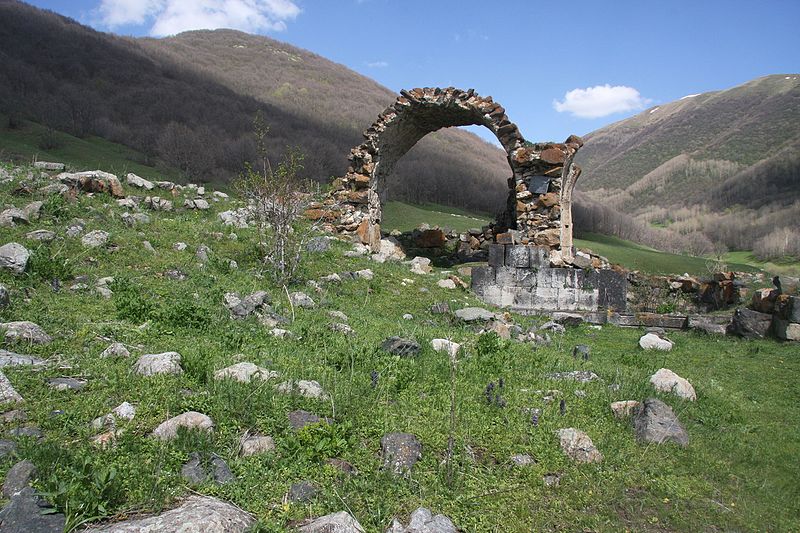 File:Red or Mkher Monastery 40.jpg