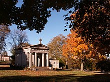 Mausoleums in Calvary Cemetery in the fall Reilly Mausoleum, Calvary Cemetery, Pittsburgh, 01.jpg