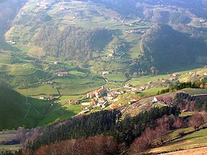 Vista general de Régil desde el monte Hernio.