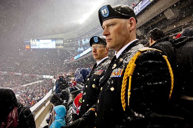 File:Reserve general officer, Soldiers honored during Stadium Series NHL game (12882370694).jpg