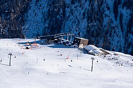 Station intermédiaire de la télécabine Zinal-Sorebois, ancienne arrivée du téléphérique et restaurant de Sorebois.