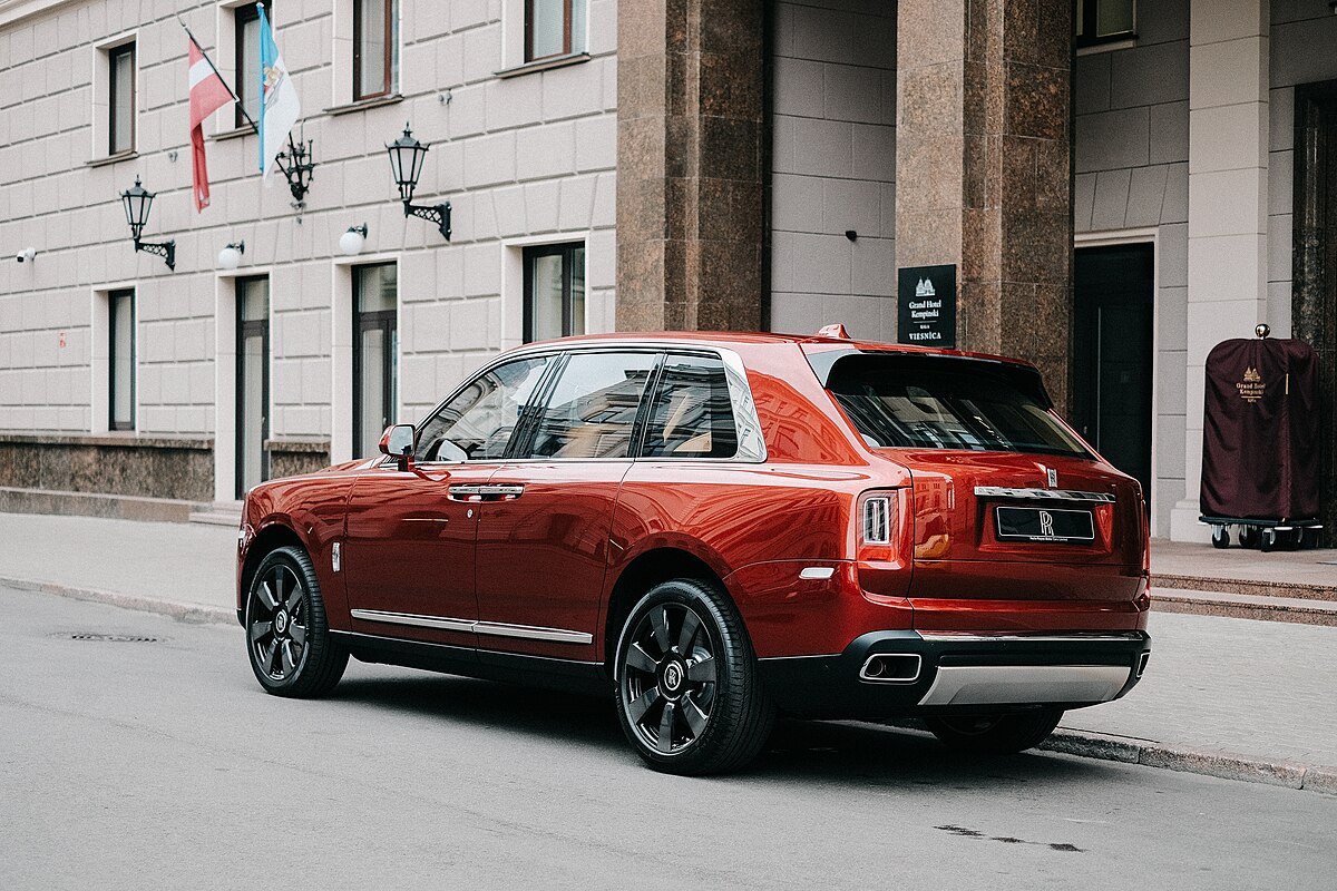 Кроссовер Rolls Royce 2020