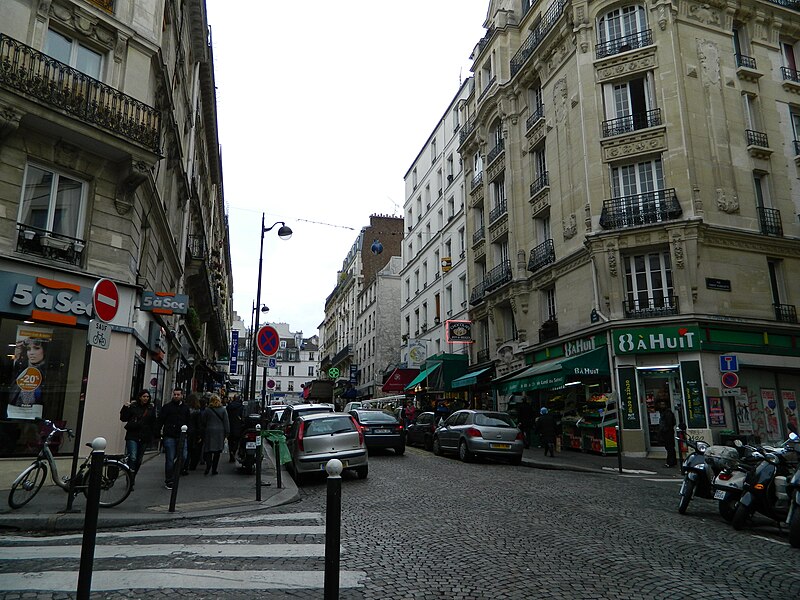 File:Rue Lepic, Paris 10 November 2012 01.jpg