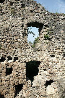 Nunegg Castle Ruine-Nunegg Westwand.jpg