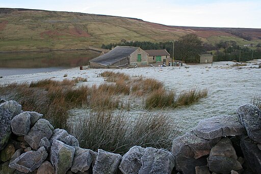 Ruined wall above Scar House Reservoir - geograph.org.uk - 1063760