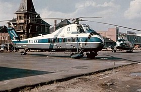 Hélicoptères Sikorsky S-58 sur l'héliport.