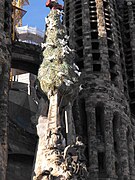 Cyprès du pinacle central de la façade de la Nativité de la Sagrada Família.