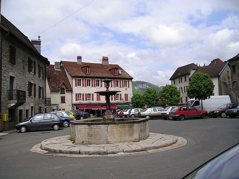 File:Saint-Hippolyte (Doubs) Centre Ville.jpg