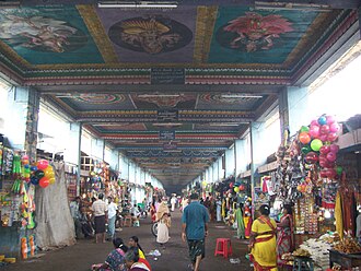 Samayapuram Mariyamman Temple Corridor-3.jpg