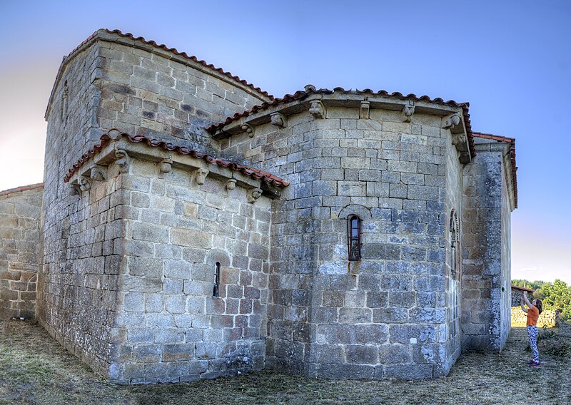 File:San Fiz de Cangas (41993435174).jpg