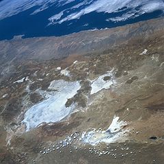 https://upload.wikimedia.org/wikipedia/commons/thumb/f/f5/Satellite_image_Salar_de_Uyuni_-_Coipasa_-_Lake_Poopo.jpg/240px-Satellite_image_Salar_de_Uyuni_-_Coipasa_-_Lake_Poopo.jpg