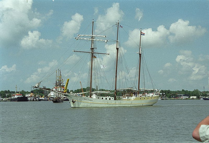 File:Schiffsparade zum 106jährigen Bestehen des Nord-Ostsee-Kanals (Kiel 71.155).jpg