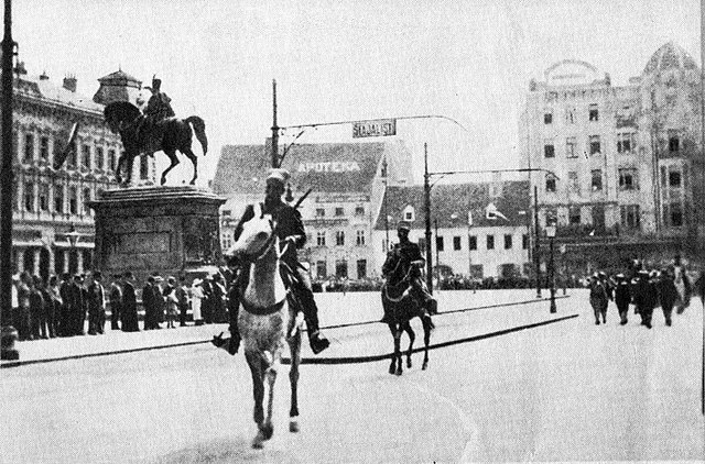 Serbian Army in Zagreb's Ban Jelačić Square in 1918